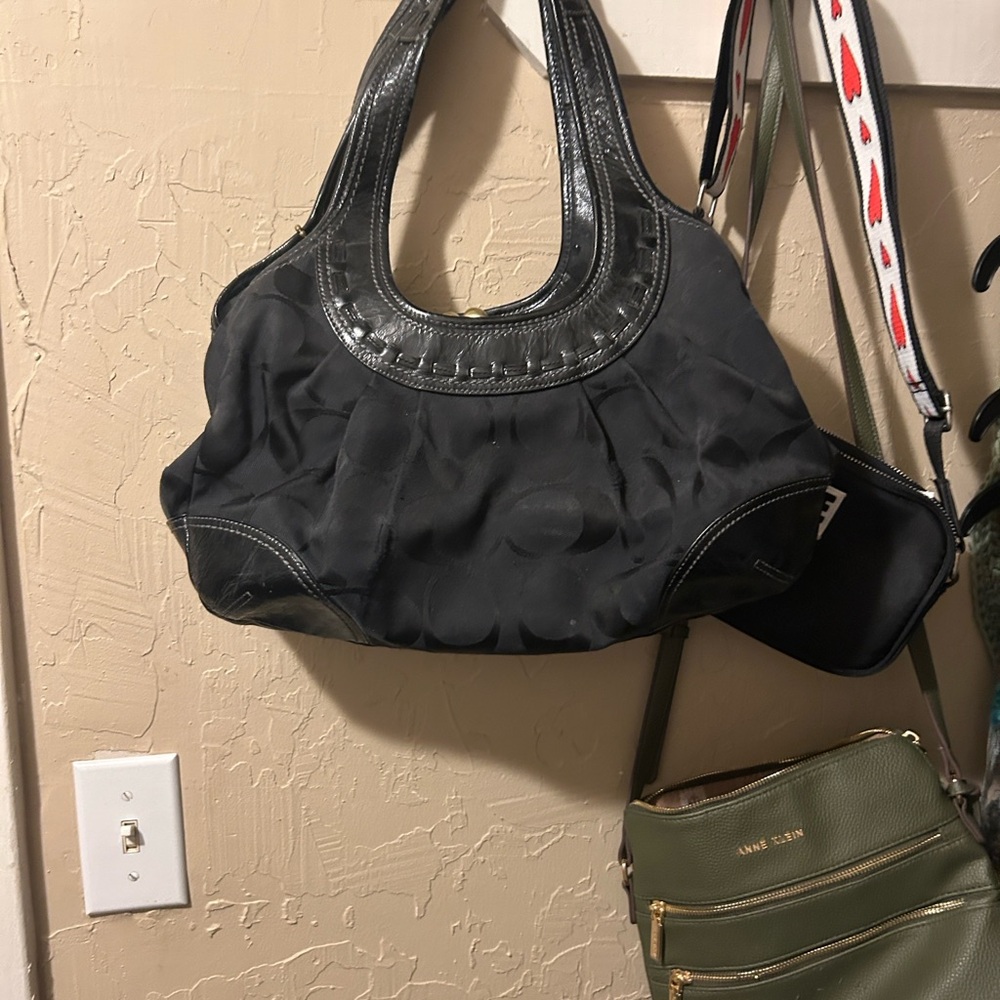 Vintage Coach Signature Canvas Ergo Kiss Lock Shoulder Bag